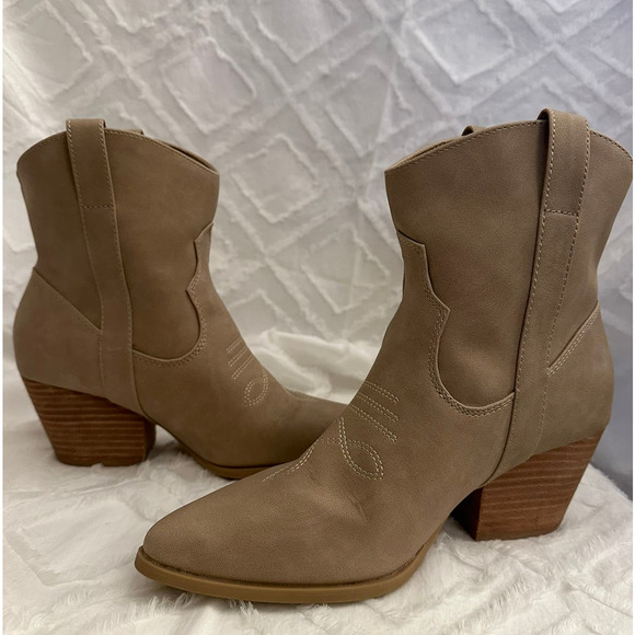 Rachel Zoe Rocky Low Cowboy Boots | Light Tan | Size 8M - Picture 6 of 9